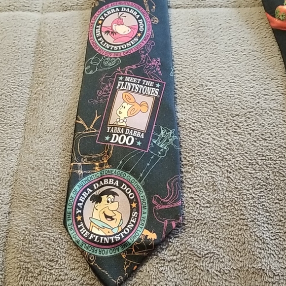 4 Character ties - Picture 2 of 5